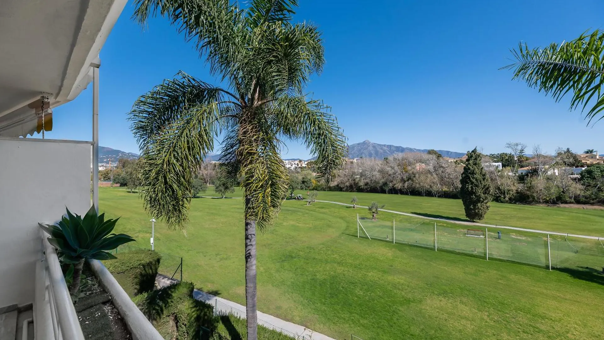 Stunning Duplex By The Golf & Terrace By The Beach Marbella 0*,
