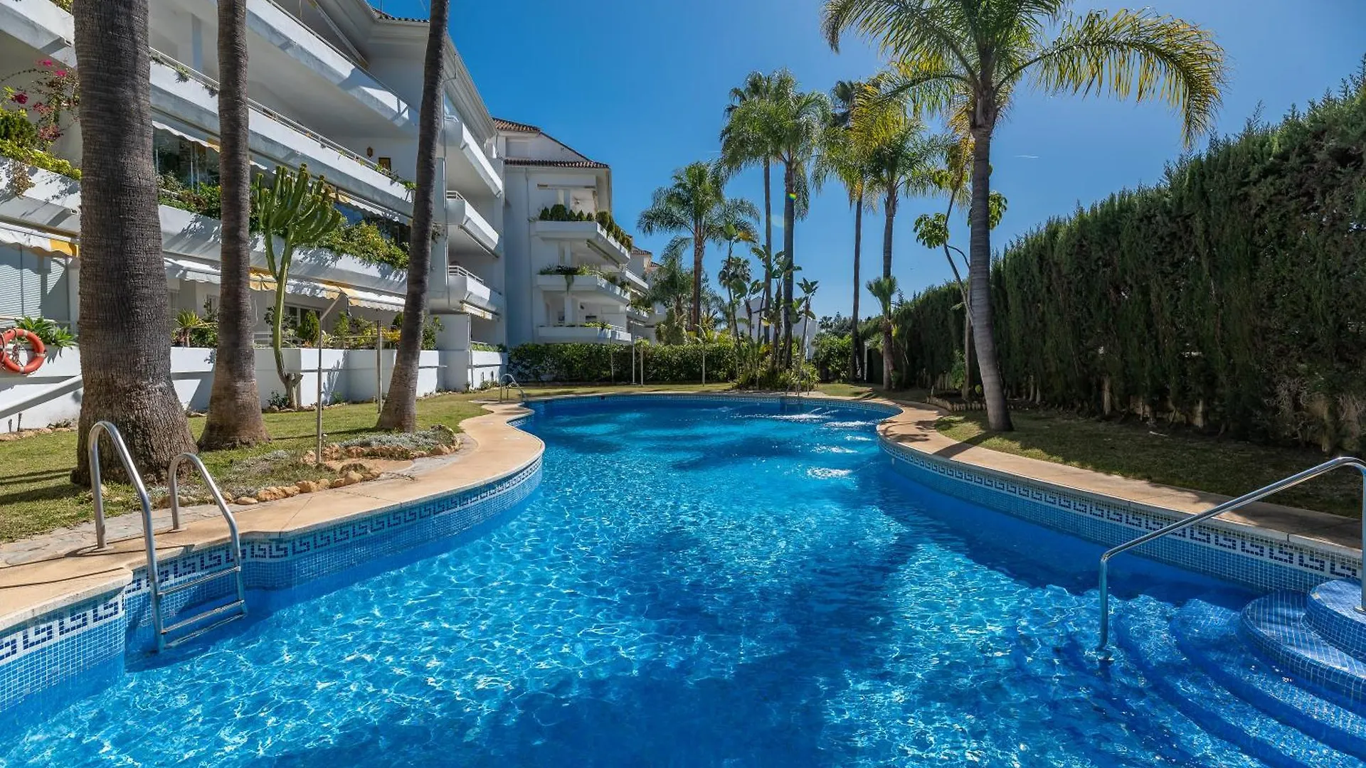 Stunning Duplex By The Golf & Terrace By The Beach Marbella Lägenhet