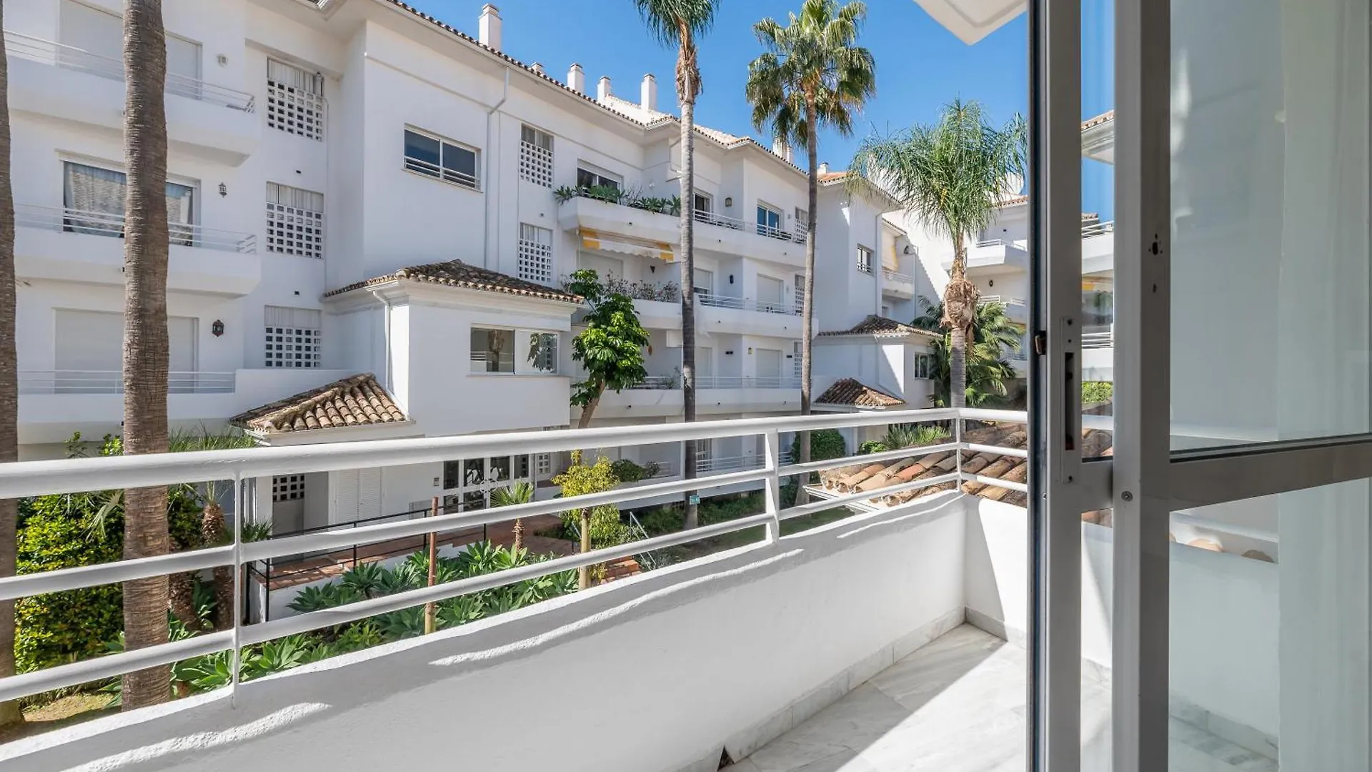 Lägenhet Stunning Duplex By The Golf & Terrace By The Beach Marbella