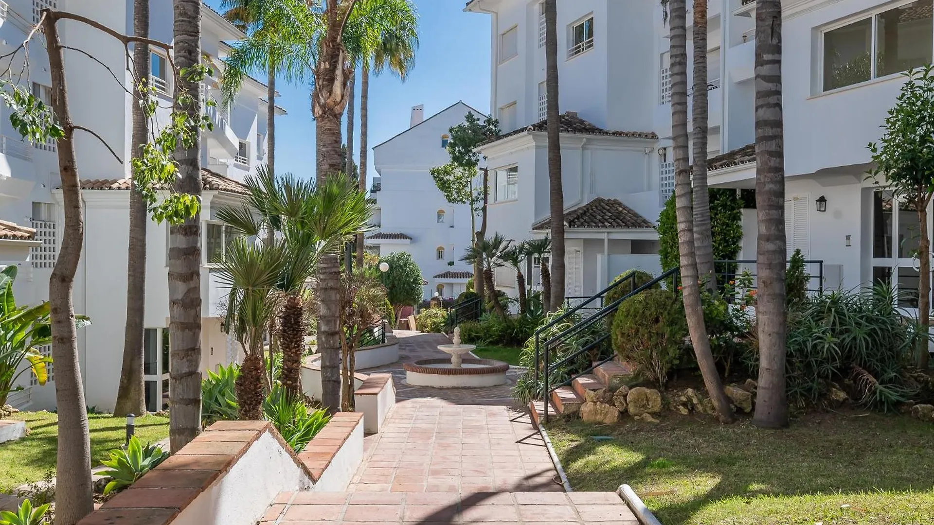 Lägenhet Stunning Duplex By The Golf & Terrace By The Beach Marbella Spanien